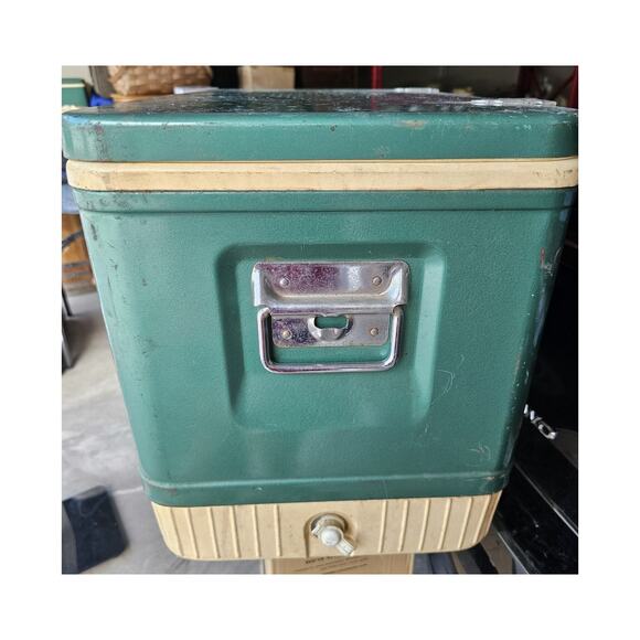 Vintage Coleman Green Cooler  -  Diamond Series - Picture 3 of 6